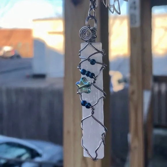 * SOLD * Witchy Hand Selenite Necklace Wire Wrapped - Picture 3 of 13